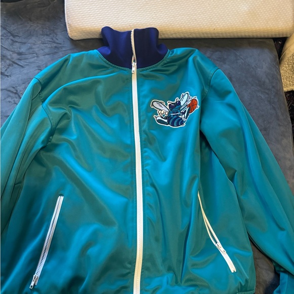 Mitchell & Ness Other - 100% authentic Mitchell ness charlotte hornets warm up jacket size medium